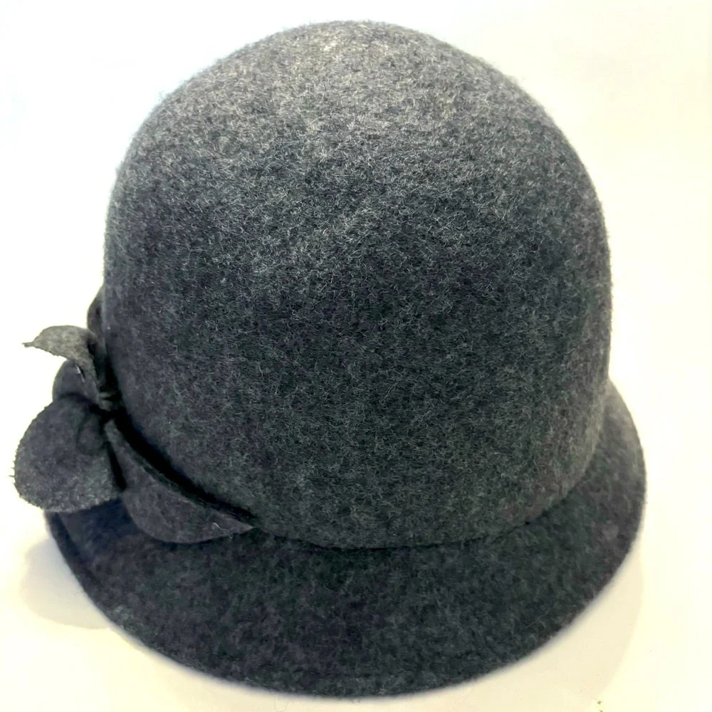 FASHION HATS Elegant Gray Wool Cloche Flower Hat